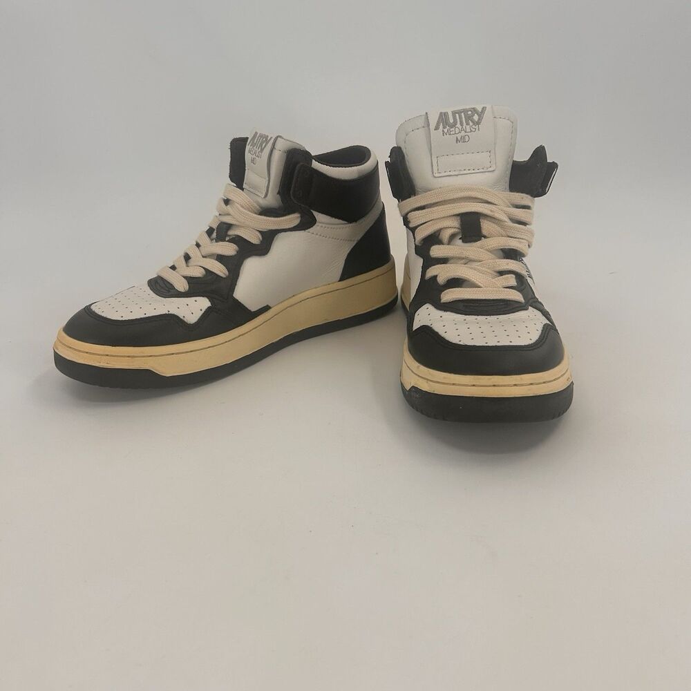 Autry Medalist Mid Bicolor Black White Leather Sneakers SZ EU 38 Fast Shipping